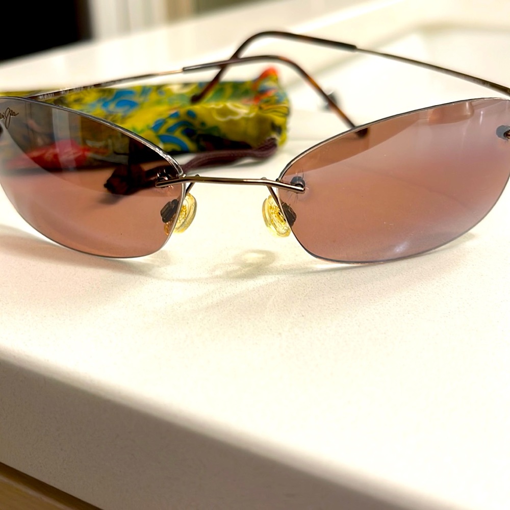 Maui Jim sunglasses like new.